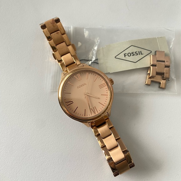 FOSSIL Rose Gold Women’s watch w/ Original tags and 2 extra links - Picture 2 of 7